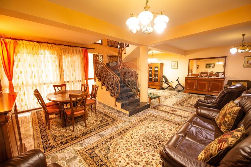 Vila de vanzare 240 mp utili , 6 camere, teren 1000 mp, Calarasi