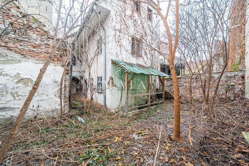 Casă cu 9 camere și curte proprie – Centru Istoric Sibiu