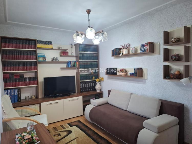 Apartament 4 camere  decomandate cu vedere pe doua parti in Nadlac - 4