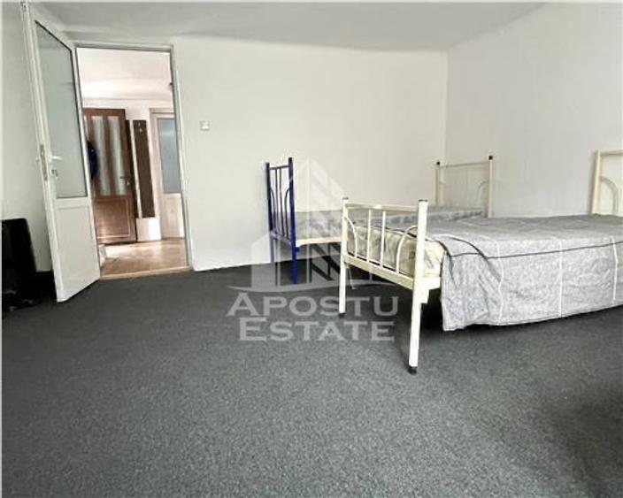 Spatii depozitare cu teren 1100 mp, zona Elisabetin