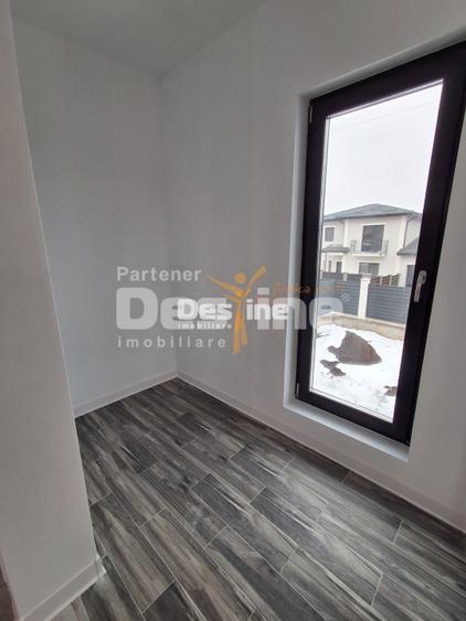 CASĂ tip duplex, situata in Valea Adanca