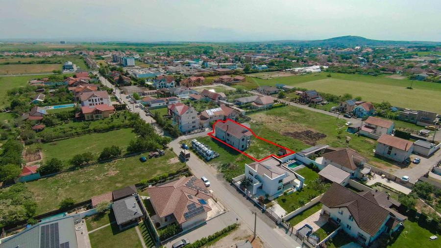 Vilă la roșu, tencuită, 5 camere, 240 mp util, Sânmartin, teren 726 mp