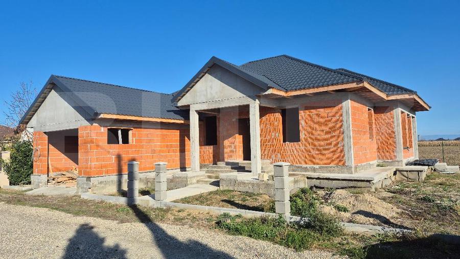Casa la rosu de vanzare, 4 camere, 145,31 mp, 715 mp teren, zona Martinesti