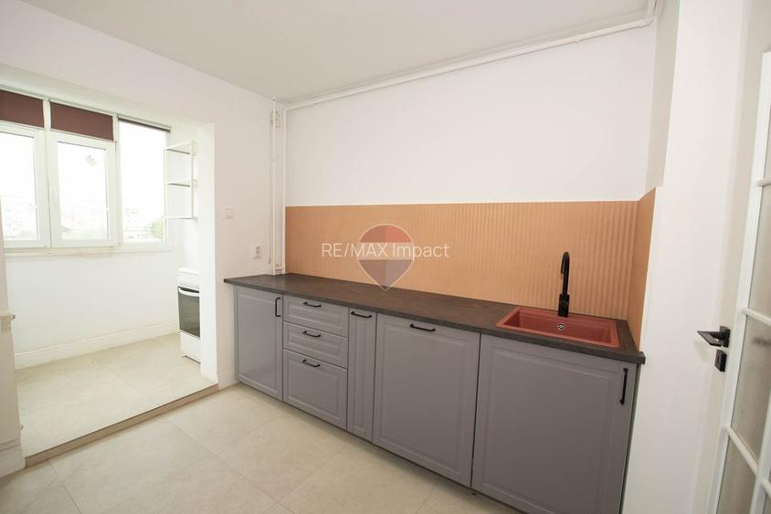 Apartament 3 camere de vanzare, balcon, renovat,  Berceni, sector 4 - 6