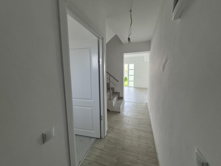 Vila cu 4 cam+mansarda locuibila neamenajata,curte 240 mp,cash,credit,apart+dif