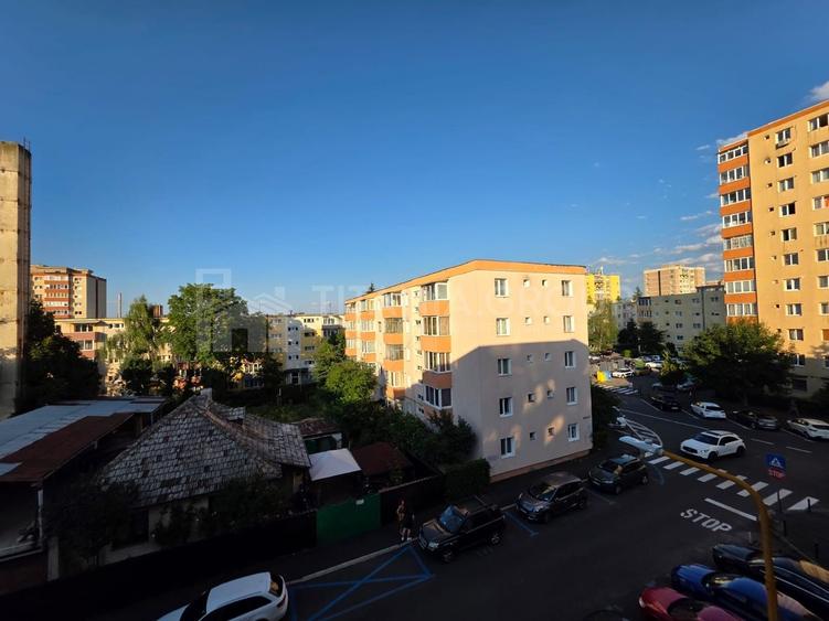 Garsonieră decomandată, etaj intermediar - zona Astra