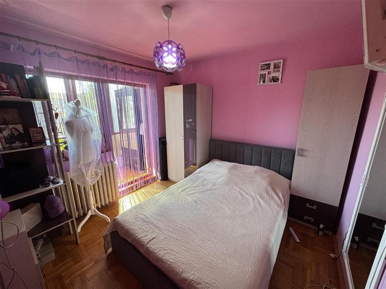 Apartament cu 3 camere, zona Nufarul