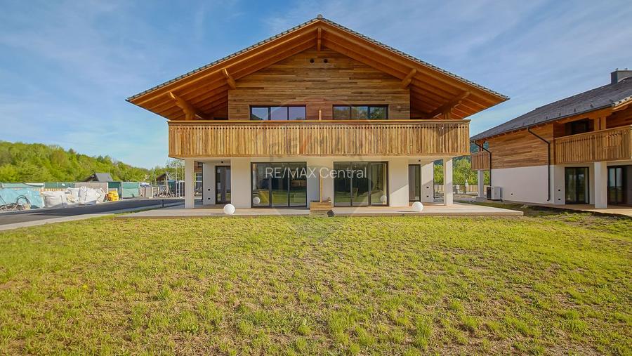 La poalele Bucegilor, ultimul chalet din proiectul Alpinia · Râșnov - 4