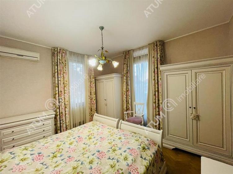 Casa cu 6 camere si 961 mp teren in zona Trei Stejari din Sibiu