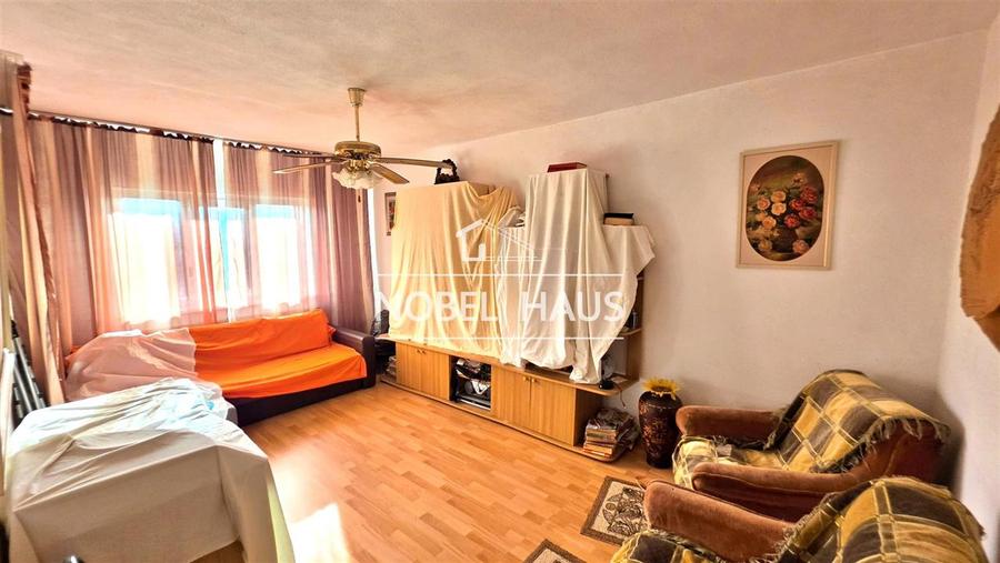 Apartament 3 camere, decomandat, etajul 4, zona Gura Leului