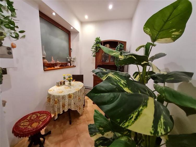 Decomandat pe 2 camere+ birou, etaj 1, Bulevardul Grivitei, Brasov