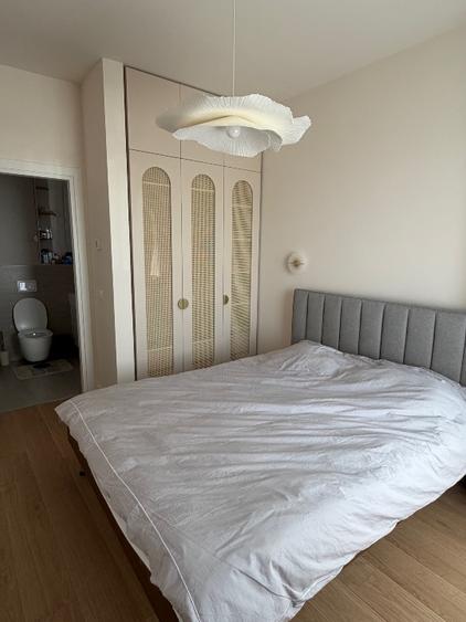 Proprietar — închiriez apartament cu 2 camere, 2 băi, terasă și grădină