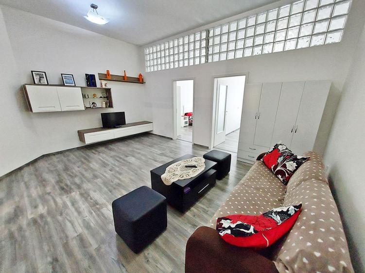 Apartament 3 camere, boxa, pod, parcare, Centru, zona B-dul Eroilor