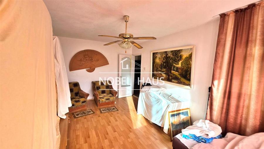 Apartament 3 camere, decomandat, etajul 4, zona Gura Leului