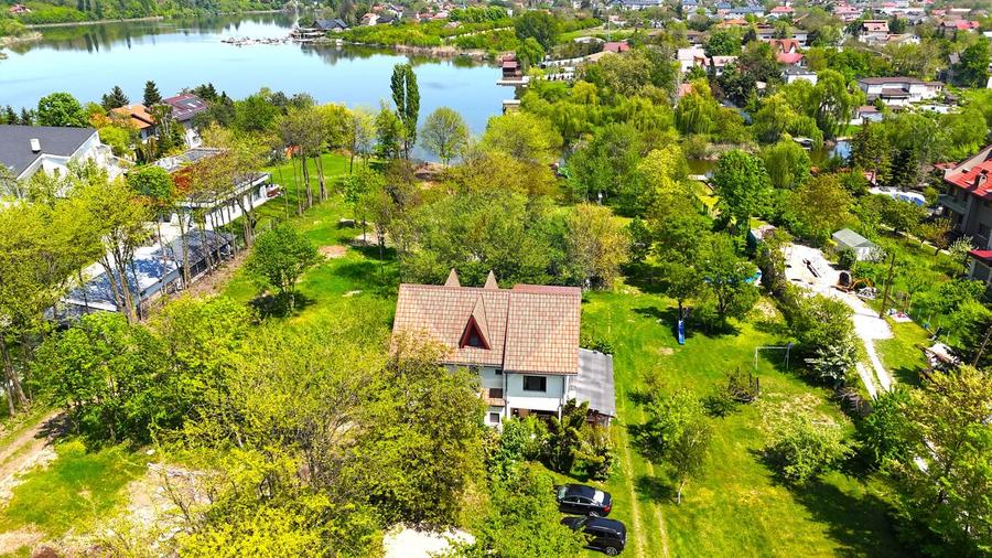 Proprietate unica, vila si 8000 mp pe malul lacului Snagov