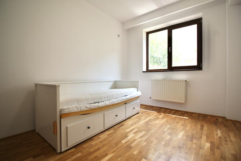 PRELUNGIREA GHENCEA-LIDL, APARTAMENT IN VILA 2010, CURTE 300 MP SI PARCARE!