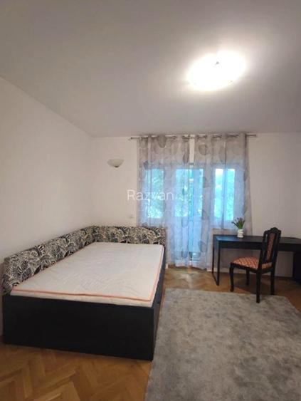 Proprietar  - 2 camere Primaverii  - renovat si complet reconsolidat - 8