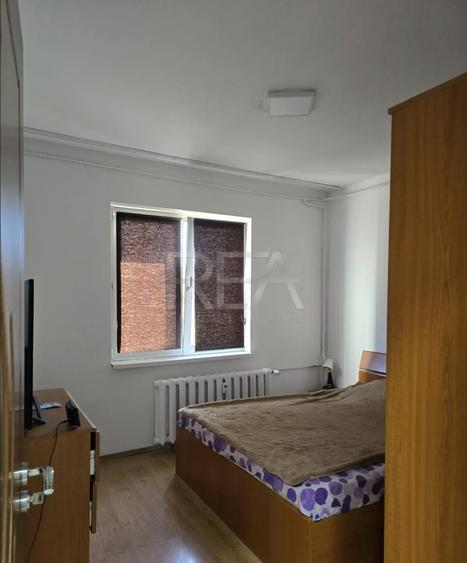 3 camere, 4/4, bloc 1981, anvelopat-Gorjului