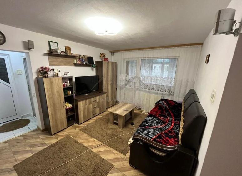 Apartament 2 camere semidecomandat
