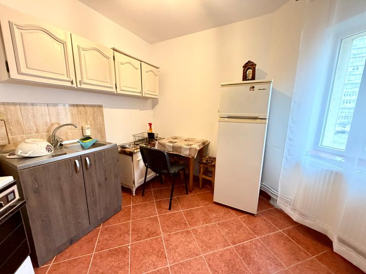 3 camere, et 2, bloc 1985, Milcov - Pompieri