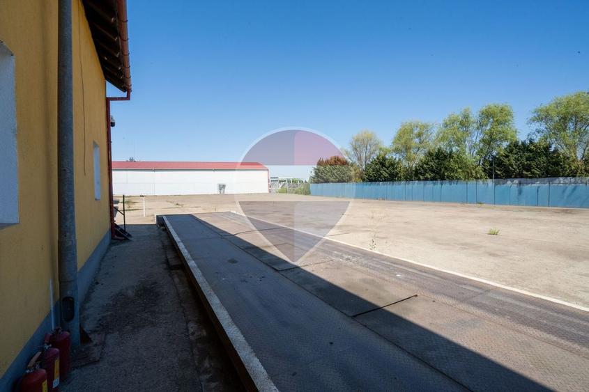 Platforma  industriala  de 4000 mp de vânzare