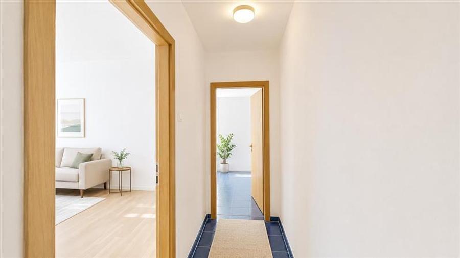 Proprietate, decomandat structurata, etaj1, pe 3 camere, Sacele, Brasov