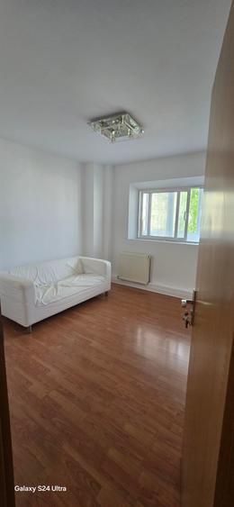 Apartament 3 camere cu centrala proprie