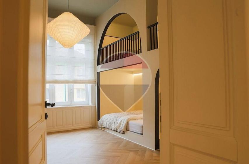 De vânzare apartament cu 3 camere, 2 băi, restaurat integral - Central