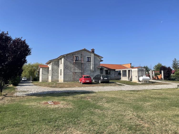 Vila P+M, an 2021, teren 3600 mp, D=50 m, Brancoveni