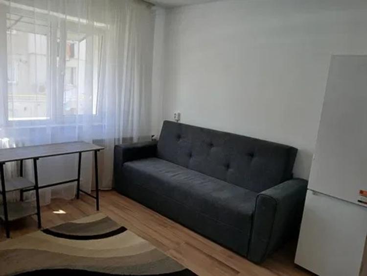 Garsoniera, etaj 3/4, zona Bularga