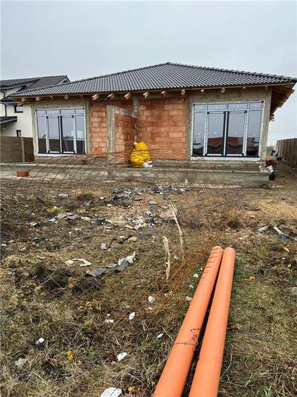 Duplex spatios - zona populata - toate utilitatile