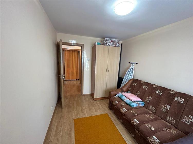 Apartament cu 3 camere de vanzare, zona Quattro.