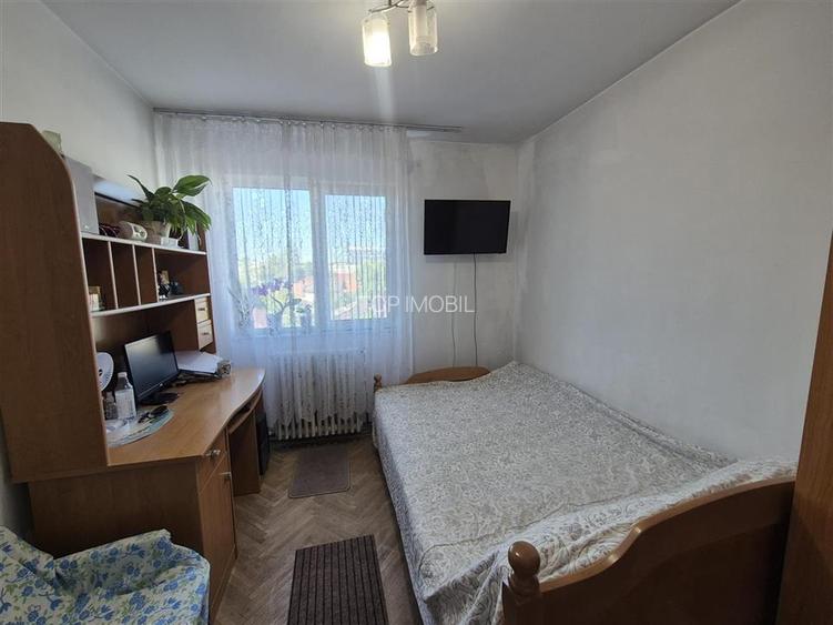 Vanzare apartament 2 camere decomandat- circular - Podul de Piatra - 2