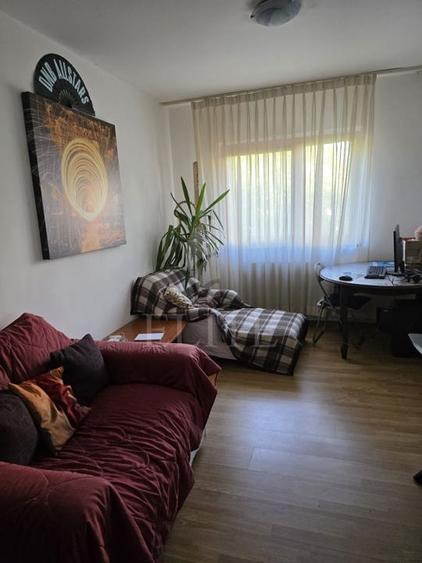 Apartament 3 camere în zona MOGOSOAIA