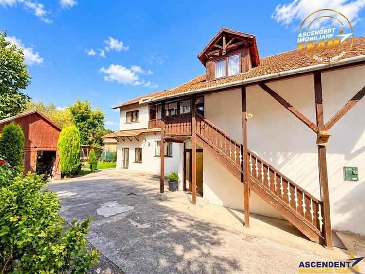 Vila impunatoare cu garaj si anexe, in inima orasului Sfantu Gheorghe, Covasna