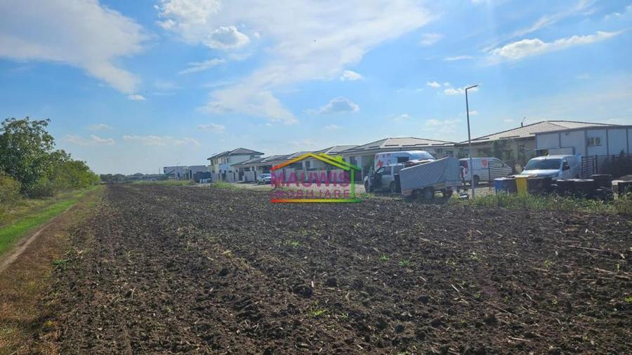 Vand un lot de teren cu suprafata de 1000 mp in zona Tunari