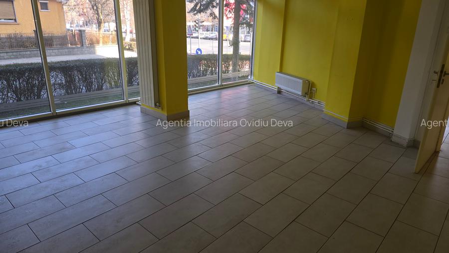 Inchiriez spatiu comercial in Deva, zona ultracentrala, Decebal colt cu Creanga - 9