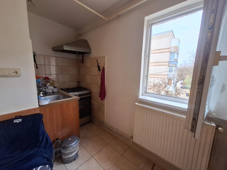 Confort si locatie excelenta -3 camere-etaj 2-zona Lipovei-gata de mutat
