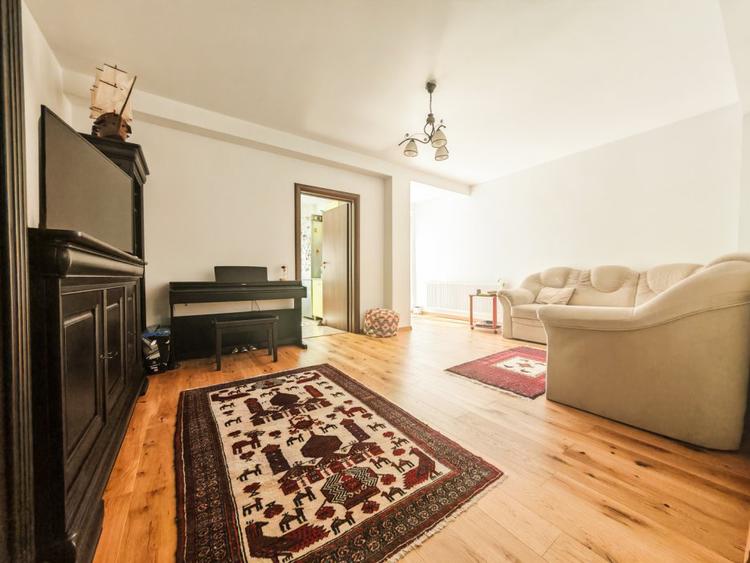 Casa 4 camere si curte generoasa - Ghencea