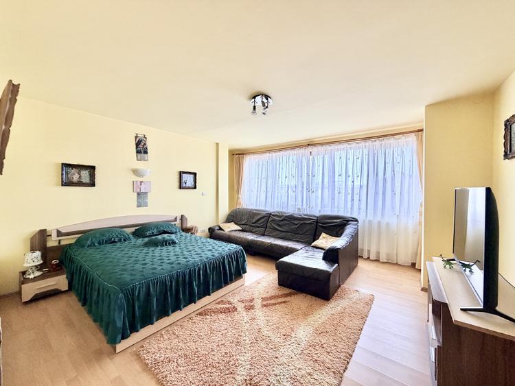 Casa spatioasa - 5 camere - curte generoasa - pozitie excelenta