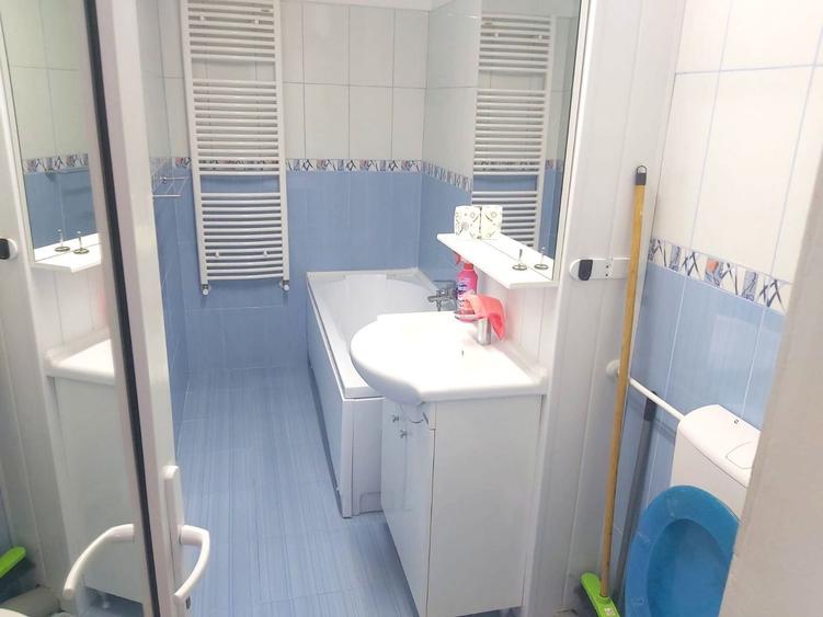 Apartament cu doua camere, decomandat - Bd. Unirii, scoala nr. 10