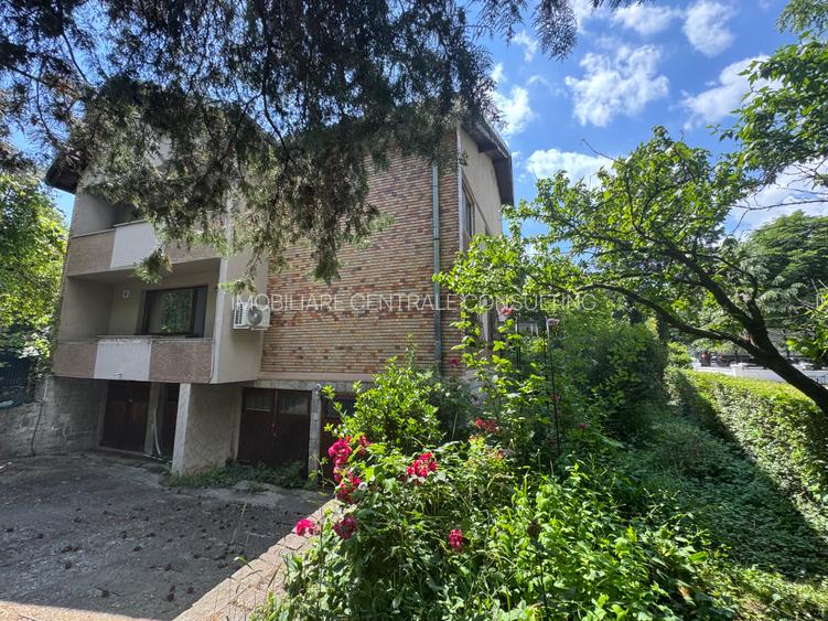 Proprietate rară și unică. Apartament în vila cu teren și garaj subteran - 2