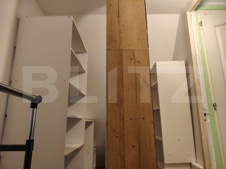Apartament 3 camere, 48 mp | Etaj 3 | Curte comună și parcare.