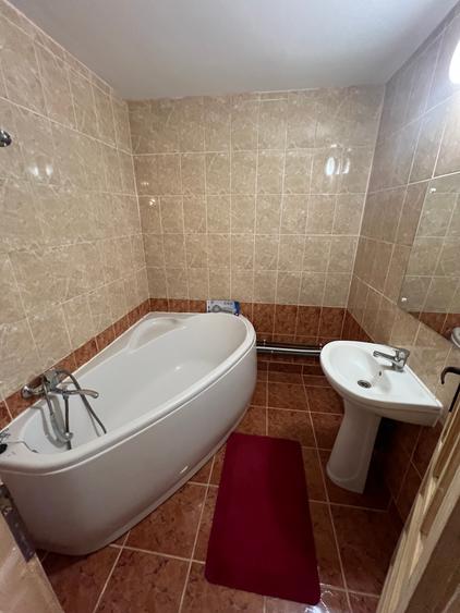 ÎNCHIRIEZ CASĂ TIP DUPLEX – 4 CAMERE DECOMANDATE – ZONA TREI STEJARI