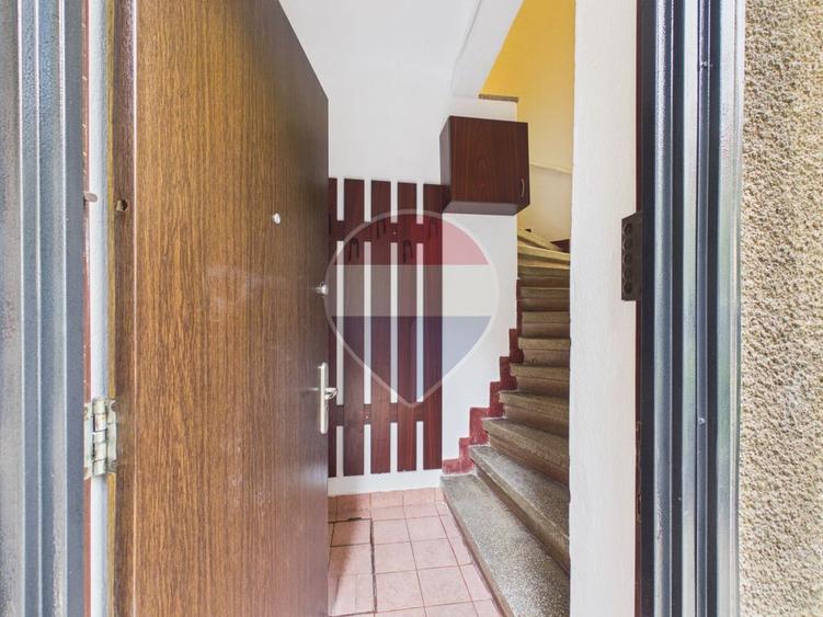 Apartament cu mansardă și garaj de vânzare în zona Domenii