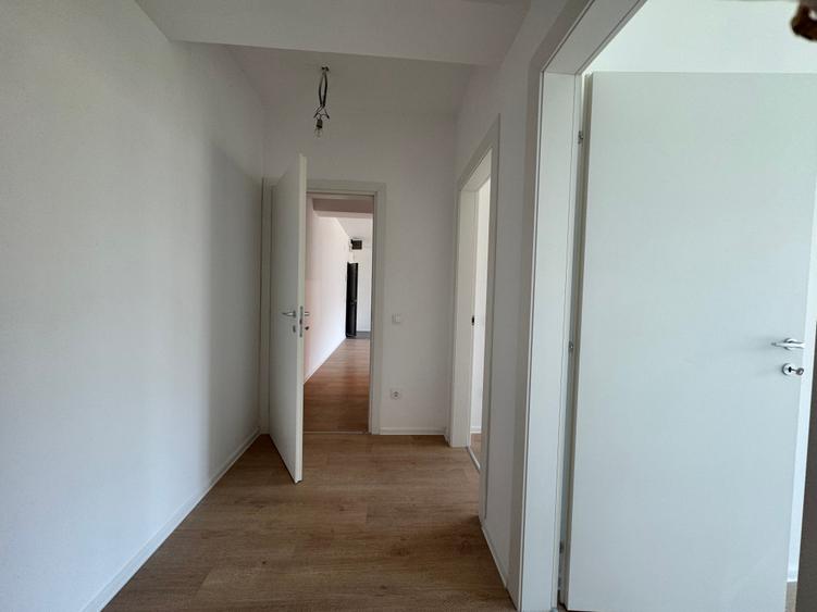 Apartament 4 camere cu Gradina -88mp Utili + Gradina / Zona Mall Colosseum-Sect1
