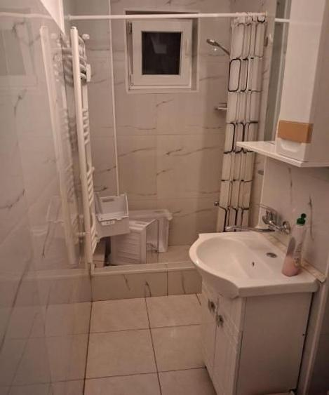 Apartament 2 camere, KM 4-5 - Doraly Constanța, 42 mp , gaze la usa.