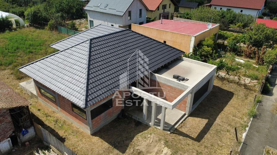 Casa individuala cu 4 camere si teren de 670 mp, Parta, comision 0