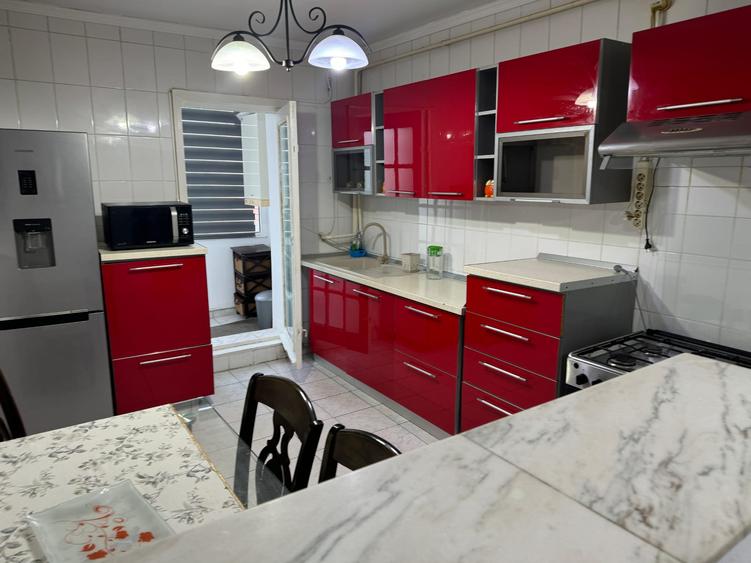 Apartament cu 3 camere, zona Pacurari - Arcu