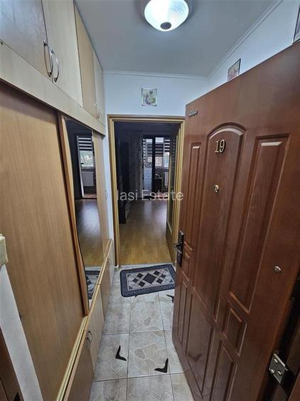 Apartament 3 camere, 54 mp, semidecomandat, etaj 3 - Podu Ros
